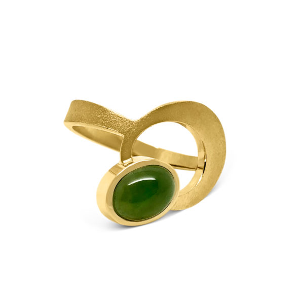 håndlavet guldring med grøn jade