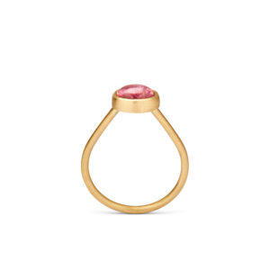 ring i genanvendt guld med pink turmalin