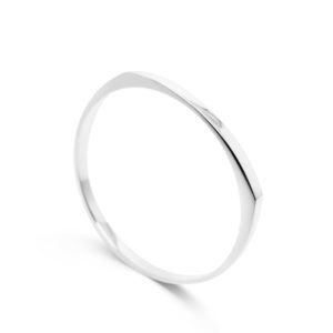 elegant sølvarmring med mat overflade