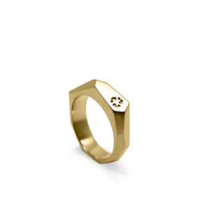 guldring med symbol for genbrug