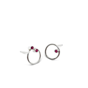 runde øreringe med pink gemstone